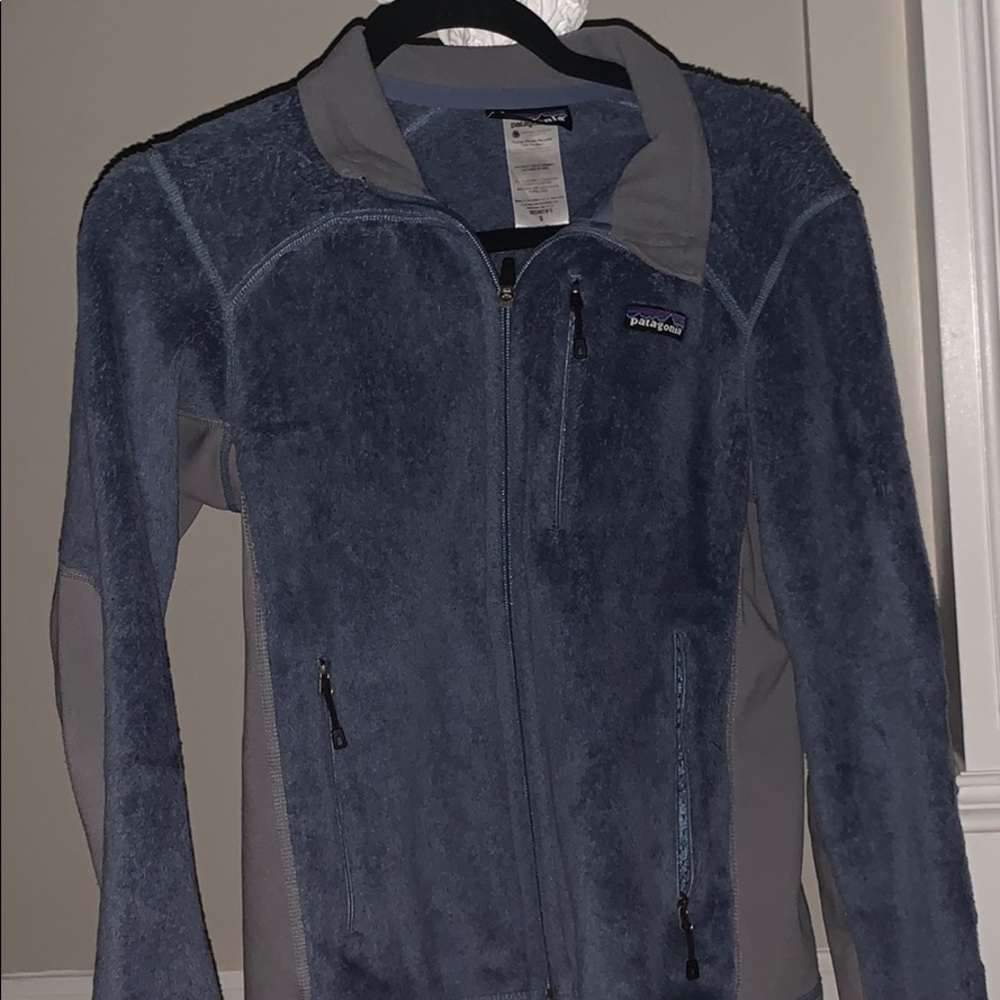 blue and gray patagonia fluffy zip-up